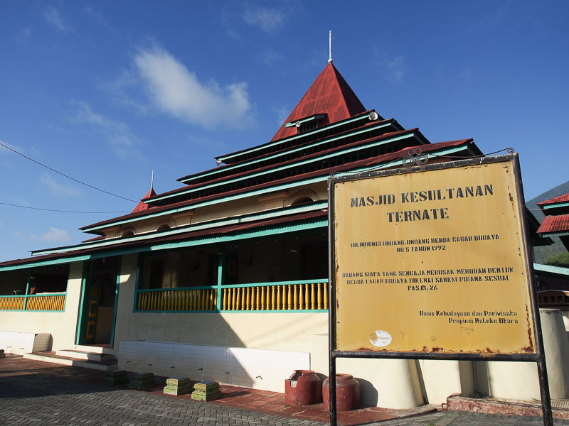 1.-masjid-kesultanan-ternate